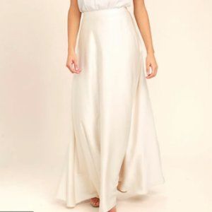 Lulu's White Long High Waisted Maxi Skirt. NEW WITH TAGS Size XS